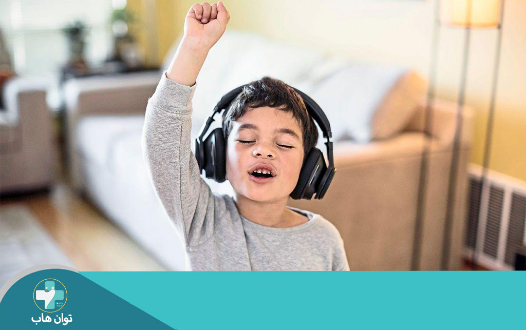 تمرینات کاردرمانی حسی مناسب حس شنیداری و شنیدن موسیقی مورد علاقه کودک